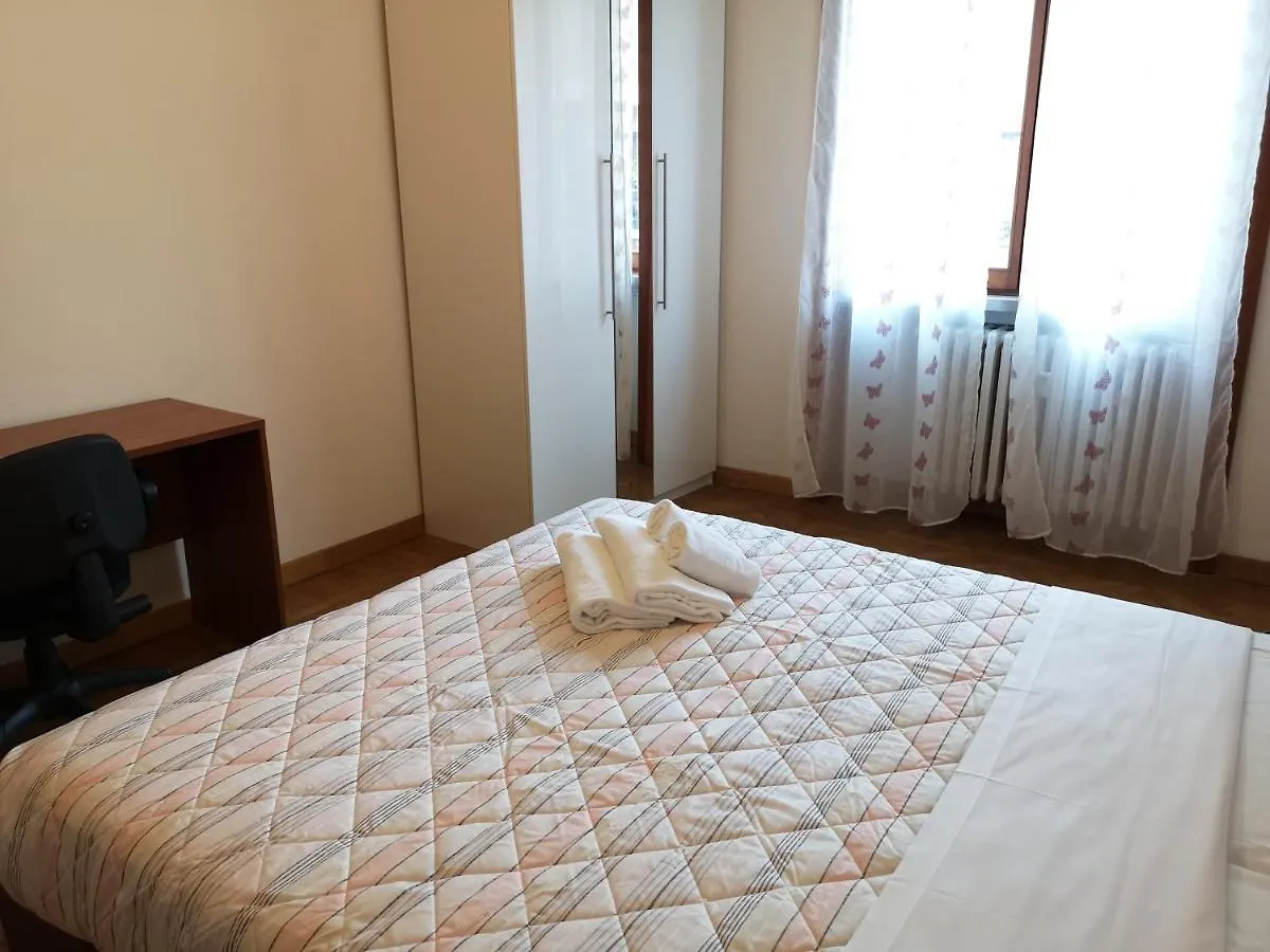 Pergolesi Apartments Milan 0*,  Italy