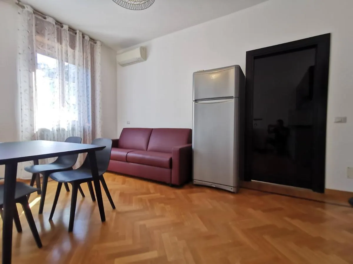 Pergolesi Apartments Milan 0*,  Italy