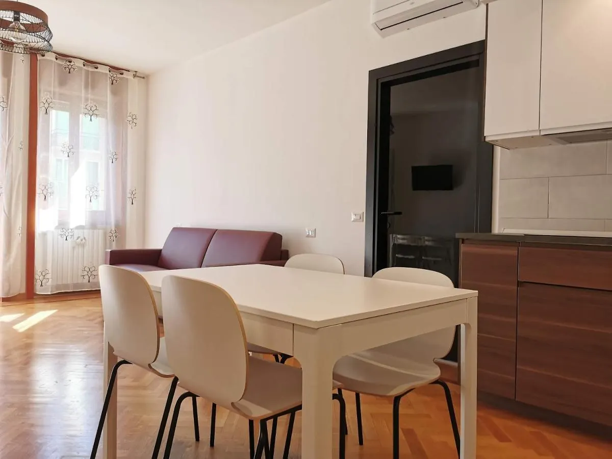 Pergolesi Apartments Milan 0*,